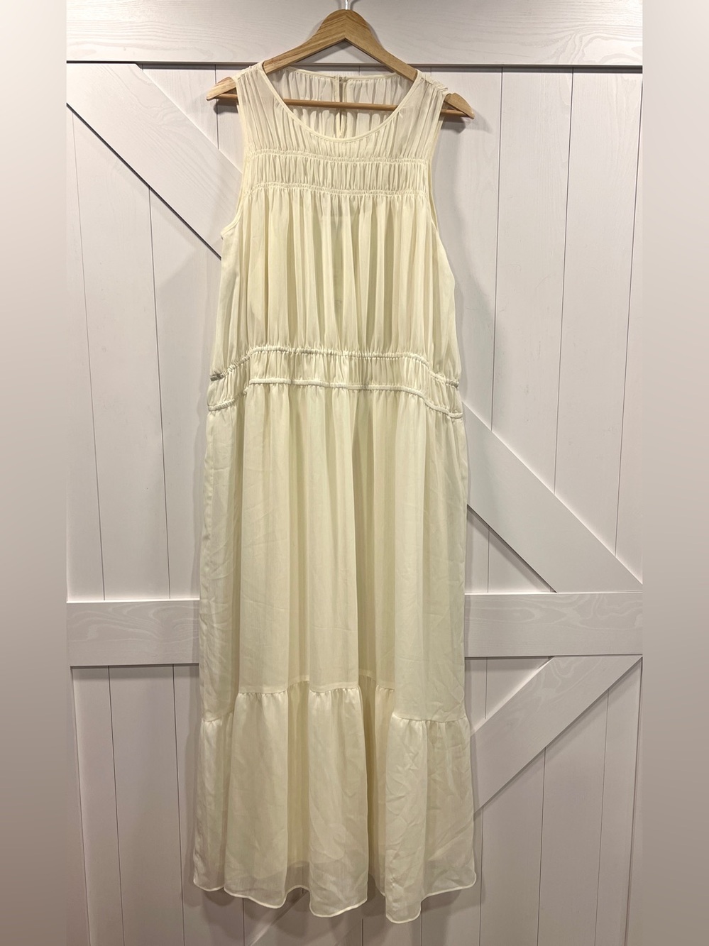 Neutral Dress Bundle Size Large - Picture 3 of 3